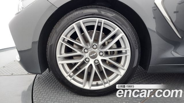 Genesis G70 2.0T Elite - фото 4
