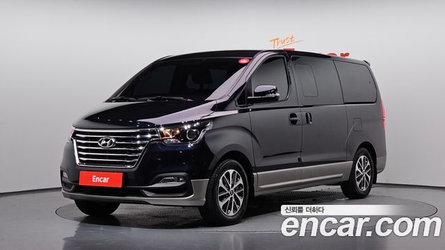 Hyundai Starex New Urban 9-Seater Exclusive - фото 0