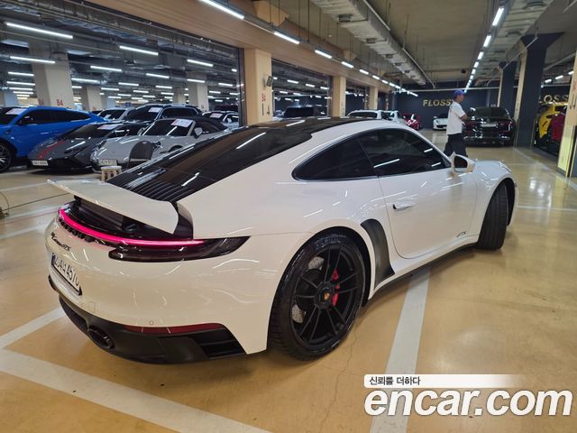 Porsche 911 Carrera GTS - фото 1