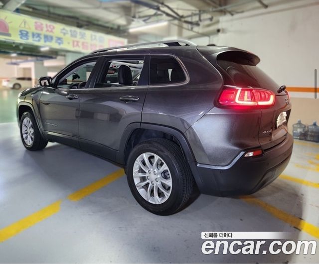 Jeep Cherokee KL 2.4 Longitude High AWD - фото 1