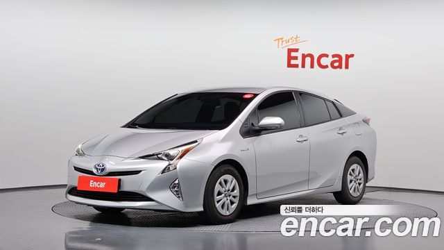 Toyota Prius 4-го поколения 1.8 E - фото 0