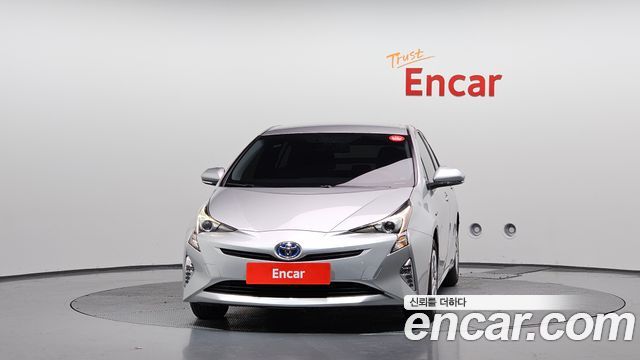 Toyota Prius 4-го поколения 1.8 E - фото 2