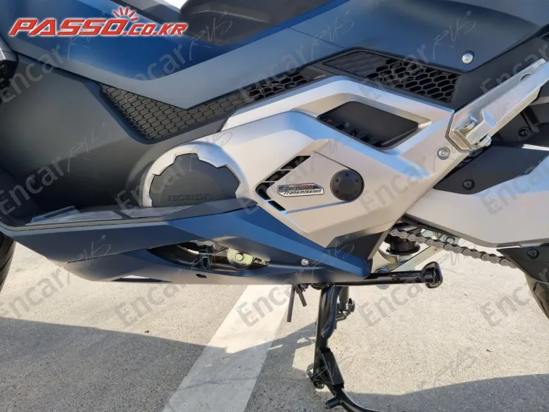 HONDA FORZA 750 - фото 4