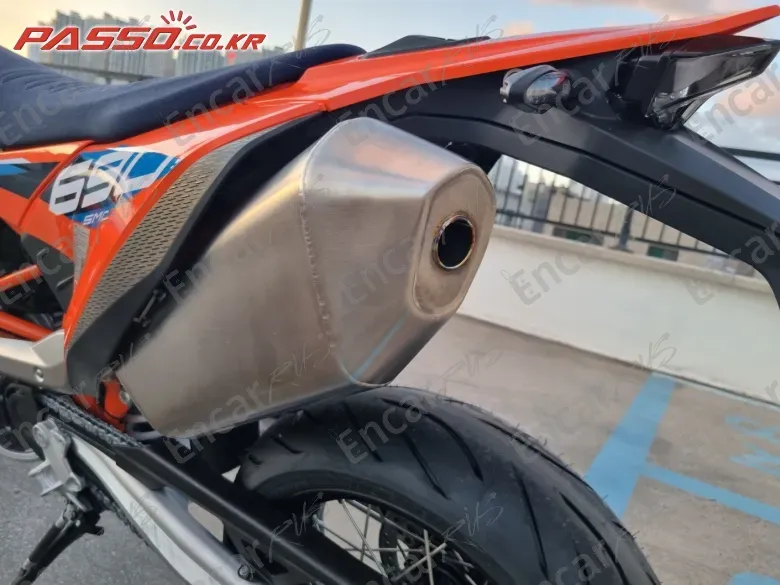 KTM 690 SMC R - фото 6