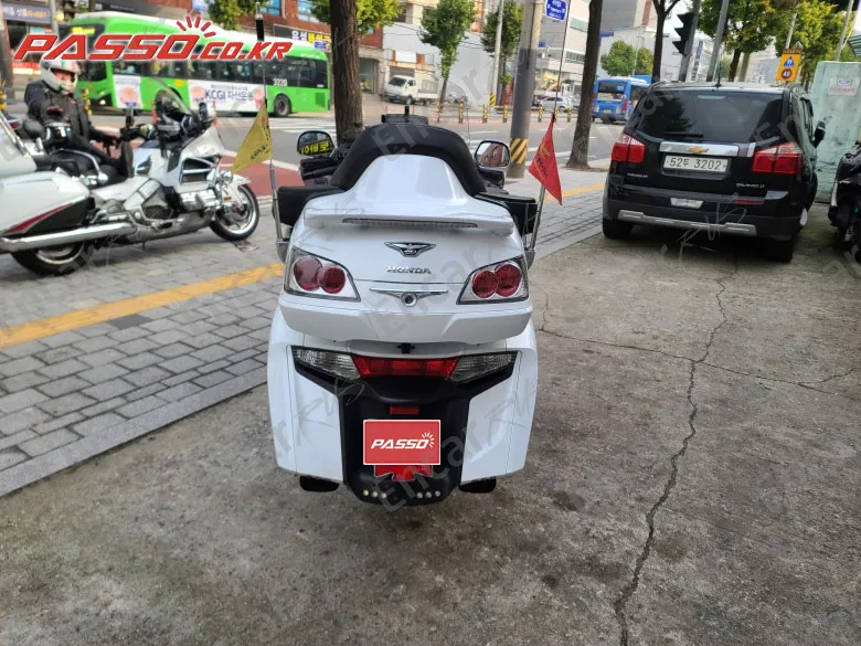 HONDA GOLDWING 1800 - фото 2