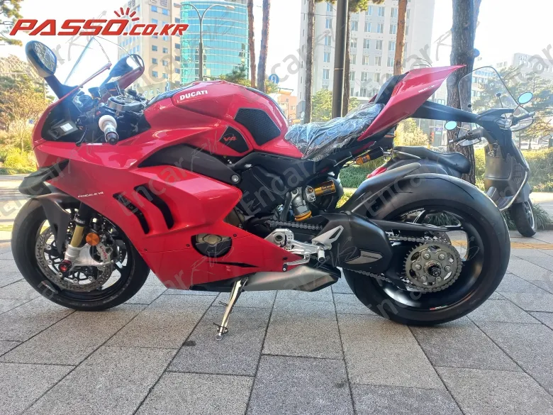 DUCATI PANIGALE V4 - фото 1