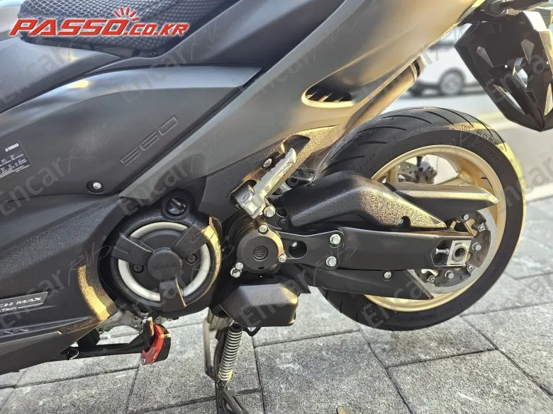 YAMAHA T MAX 560 - фото 4