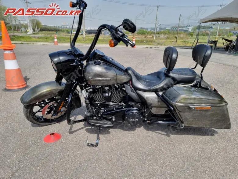 HARLEY-DAVIDSON ROAD KING SPECIAL - фото 1