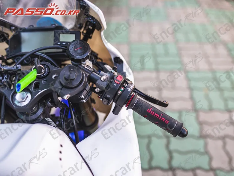 YAMAHA YZF R3 - фото 3