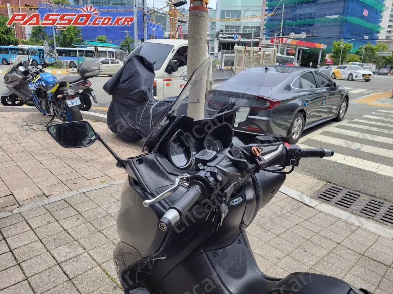 YAMAHA T MAX 560 - фото 3