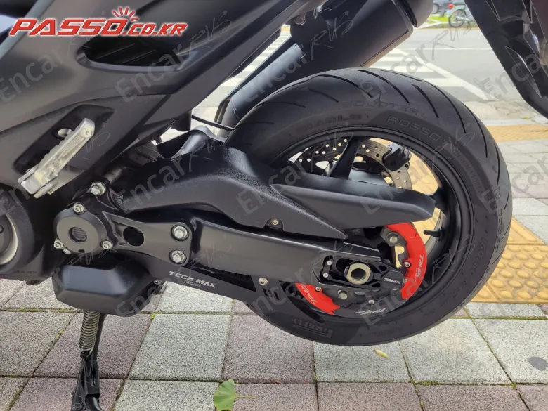YAMAHA T MAX 560 - фото 4
