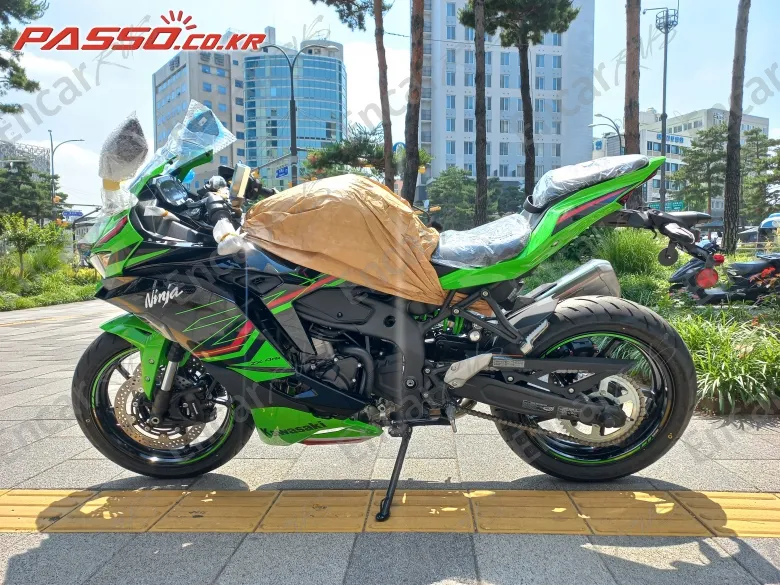 KAWASAKI NINJA ZX 4 RR - фото 1