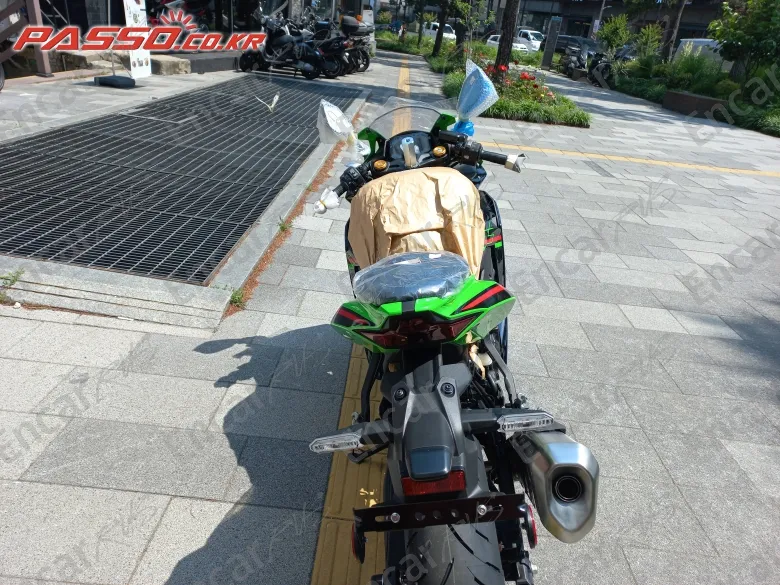 KAWASAKI NINJA ZX 4 RR - фото 3