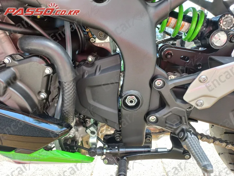 KAWASAKI NINJA ZX 4 RR - фото 4