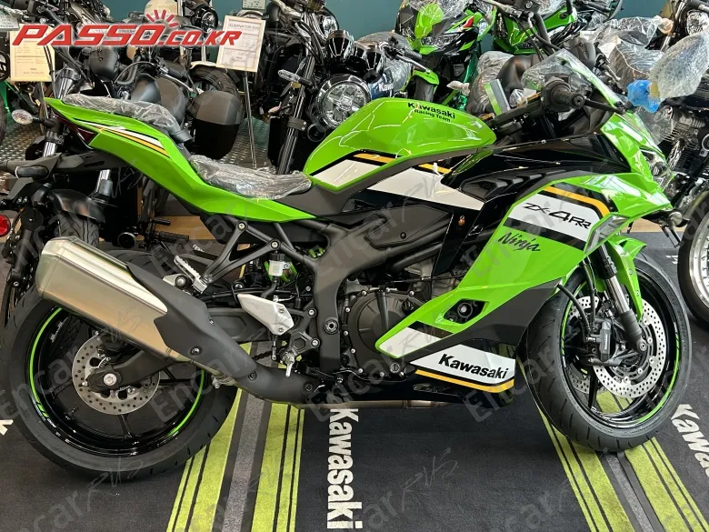 KAWASAKI NINJA ZX 4 RR - фото 0