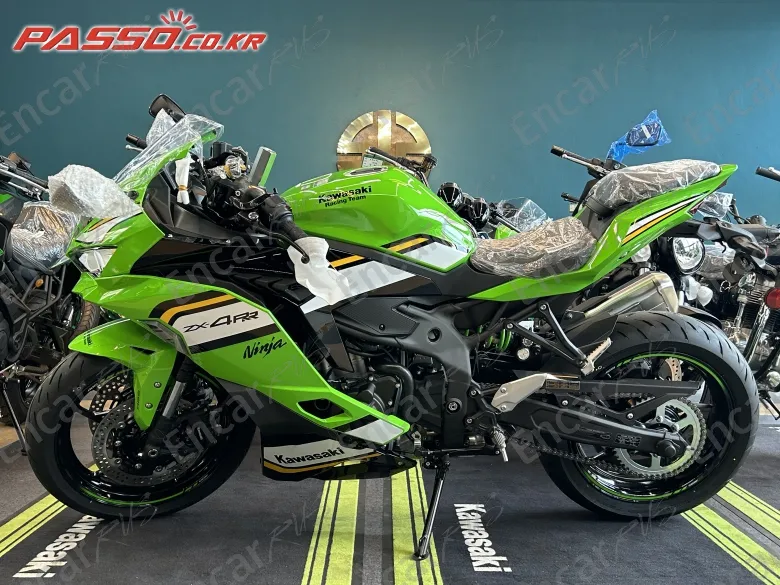 KAWASAKI NINJA ZX 4 RR - фото 1