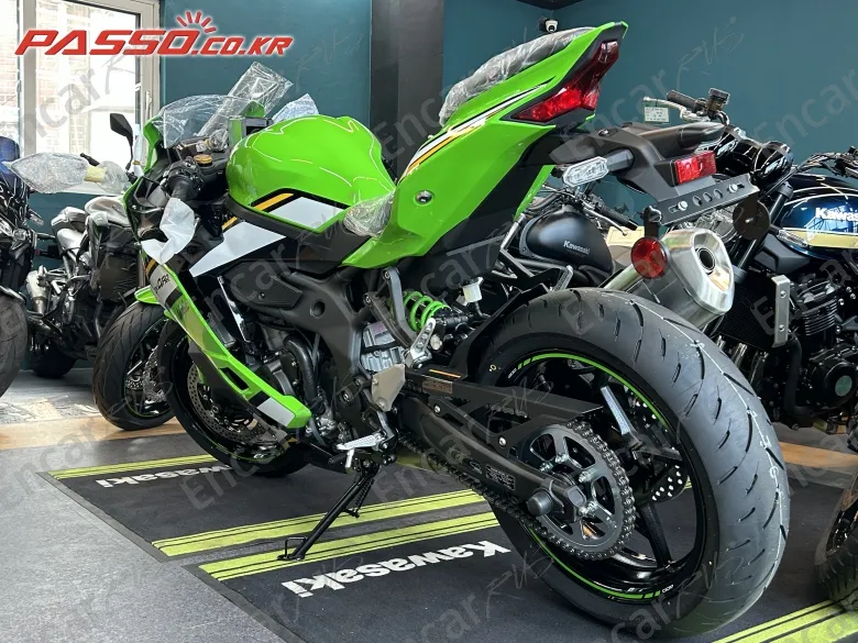 KAWASAKI NINJA ZX 4 RR - фото 2