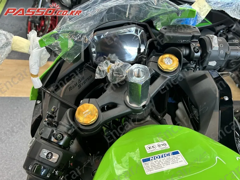 KAWASAKI NINJA ZX 4 RR - фото 3