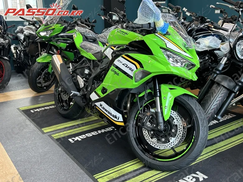 KAWASAKI NINJA ZX 4 RR - фото 4