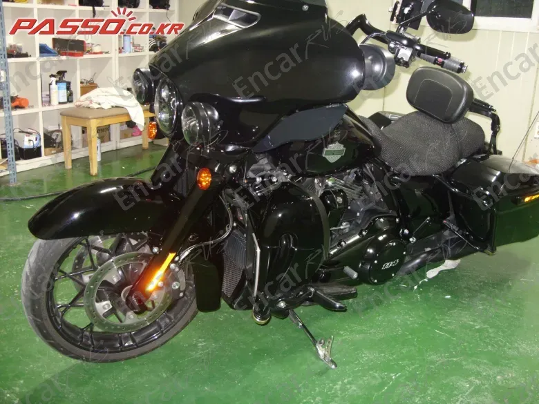 HARLEY-DAVIDSON FLHXS STREET GLIDE SPECIAL - фото 1