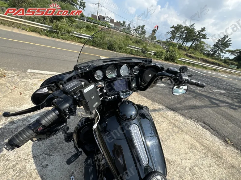 HARLEY-DAVIDSON FLHXS STREET GLIDE SPECIAL - фото 3