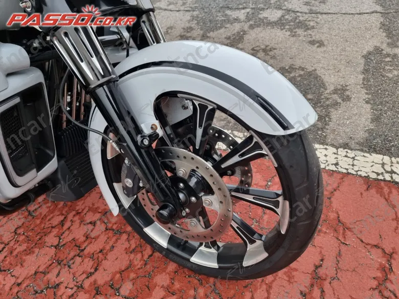 HARLEY-DAVIDSON FLHXS STREET GLIDE SPECIAL - фото 5