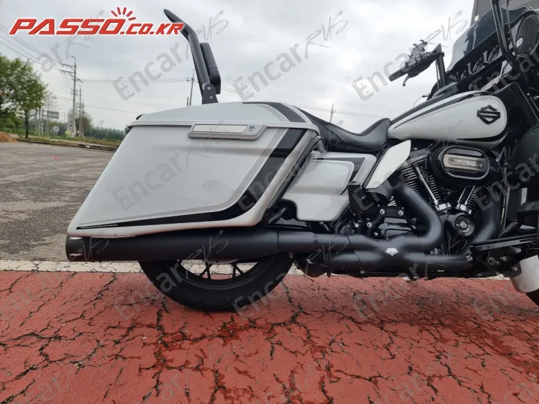 HARLEY-DAVIDSON FLHXS STREET GLIDE SPECIAL - фото 6
