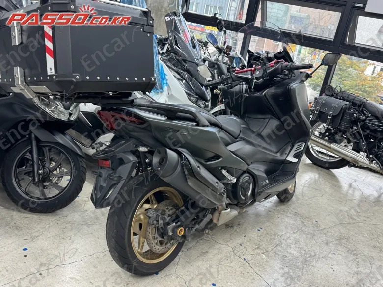 YAMAHA T MAX 560 - фото 2