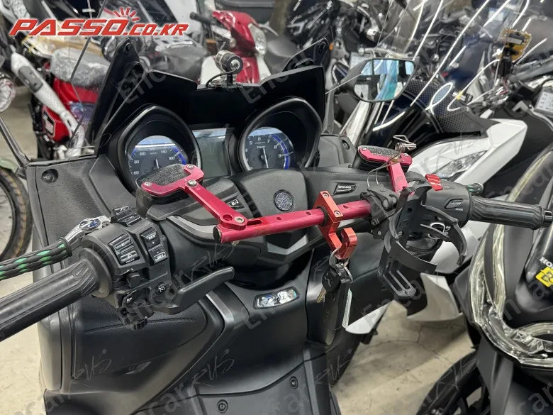 YAMAHA T MAX 560 - фото 3