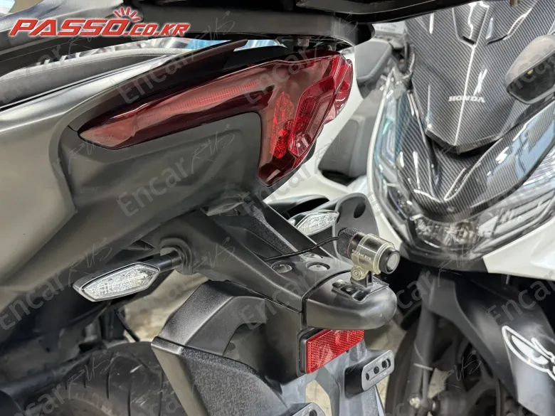 YAMAHA T MAX 560 - фото 6