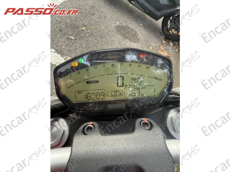 DUCATI MONSTER 821 - фото 3