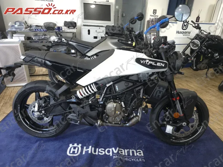 HUSQVARNA SVARTPILEN 125 - фото 0