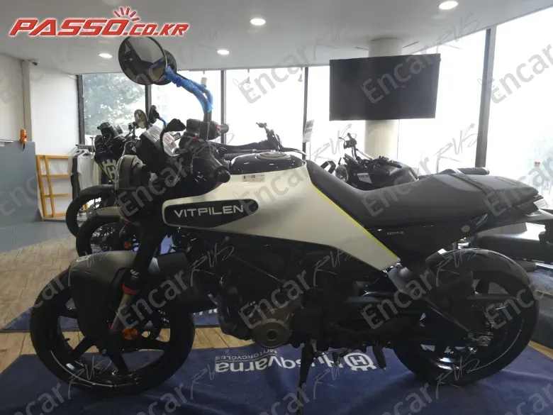 HUSQVARNA SVARTPILEN 125 - фото 1