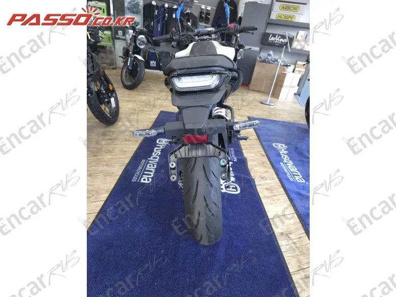 HUSQVARNA SVARTPILEN 125 - фото 2