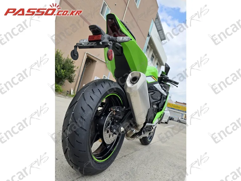 KAWASAKI NINJA ZX 4 RR - фото 6