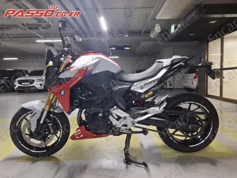 BMW F 900 R - фото 1