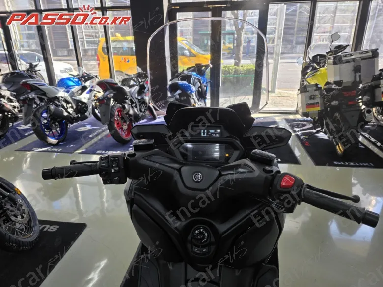 YAMAHA X MAX 300 ABS - фото 3