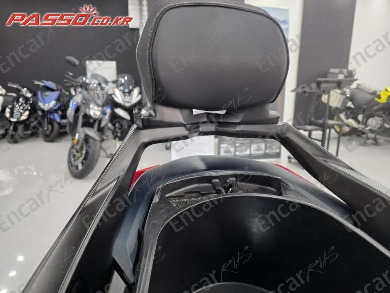 YAMAHA X MAX 300 ABS - фото 4