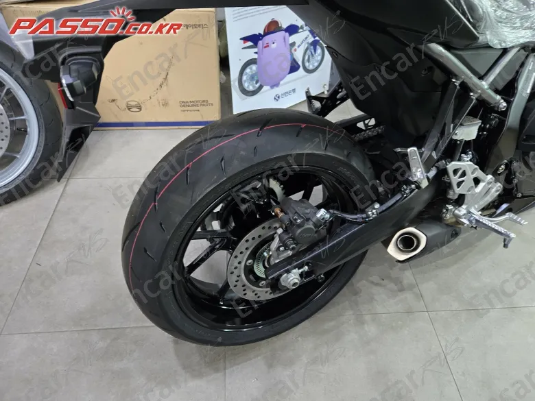 SUZUKI GSX 8 R - фото 5