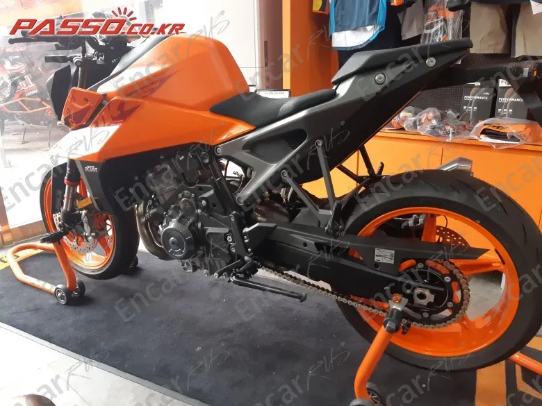 KTM 990 SUPERDUKE - фото 1