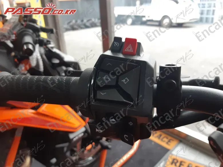 KTM 990 SUPERDUKE - фото 3