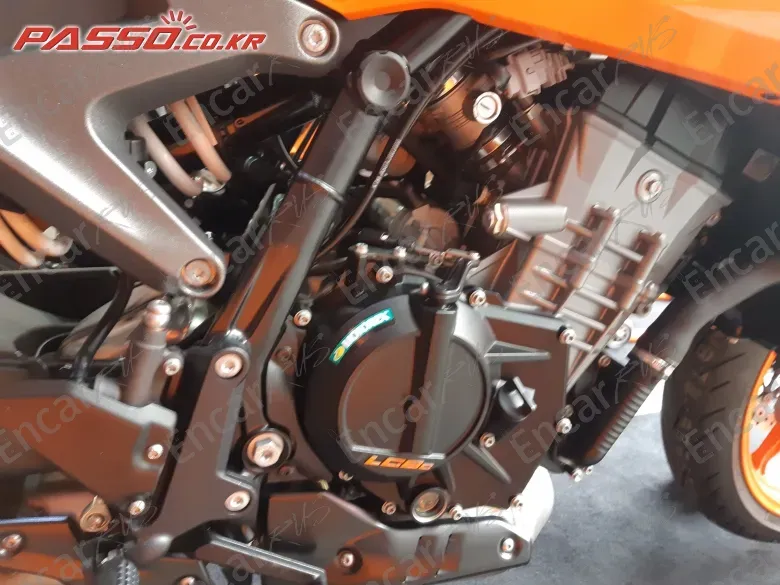 KTM 990 SUPERDUKE - фото 4