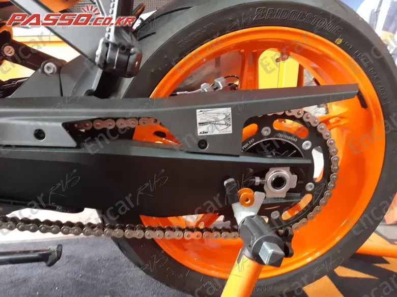 KTM 990 SUPERDUKE - фото 5