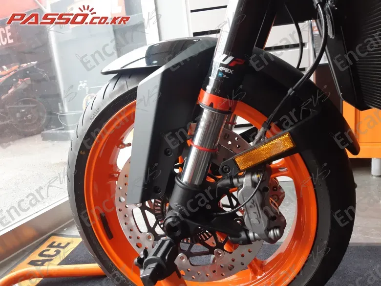 KTM 990 SUPERDUKE - фото 6