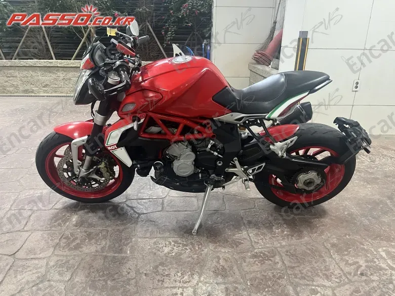 MV AGUSTA BRUTALE 800 DRAGSTER - фото 1