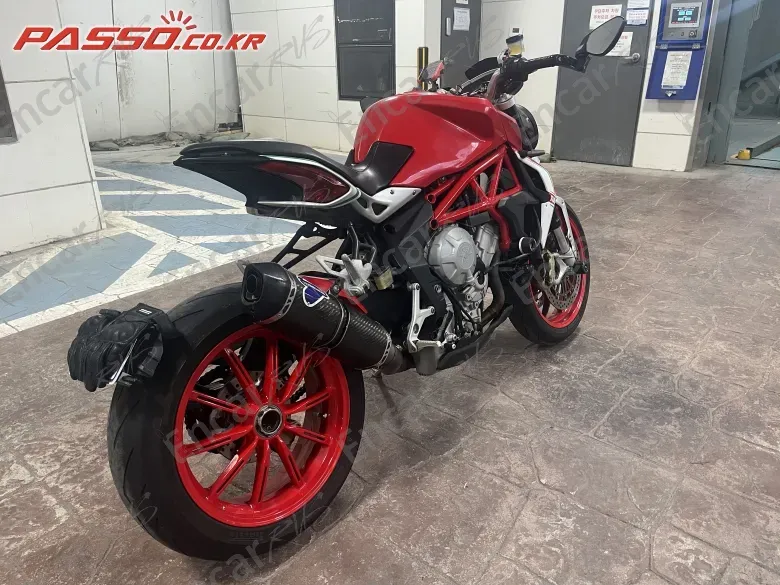 MV AGUSTA BRUTALE 800 DRAGSTER - фото 2