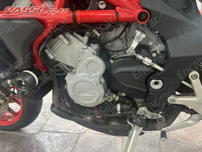 MV AGUSTA BRUTALE 800 DRAGSTER - фото 4