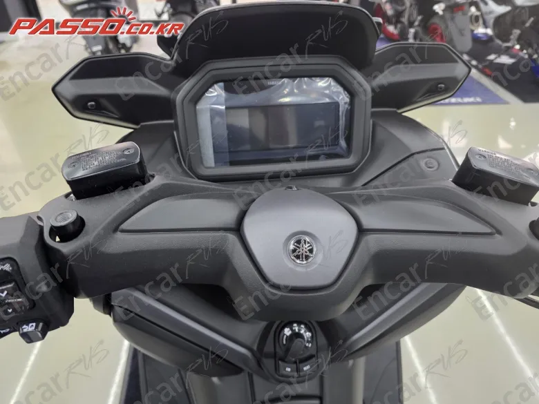 YAMAHA X MAX 300 ABS - фото 3