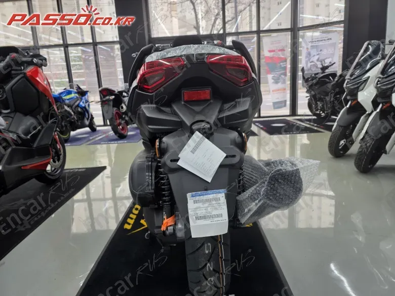 YAMAHA X MAX 300 ABS - фото 2