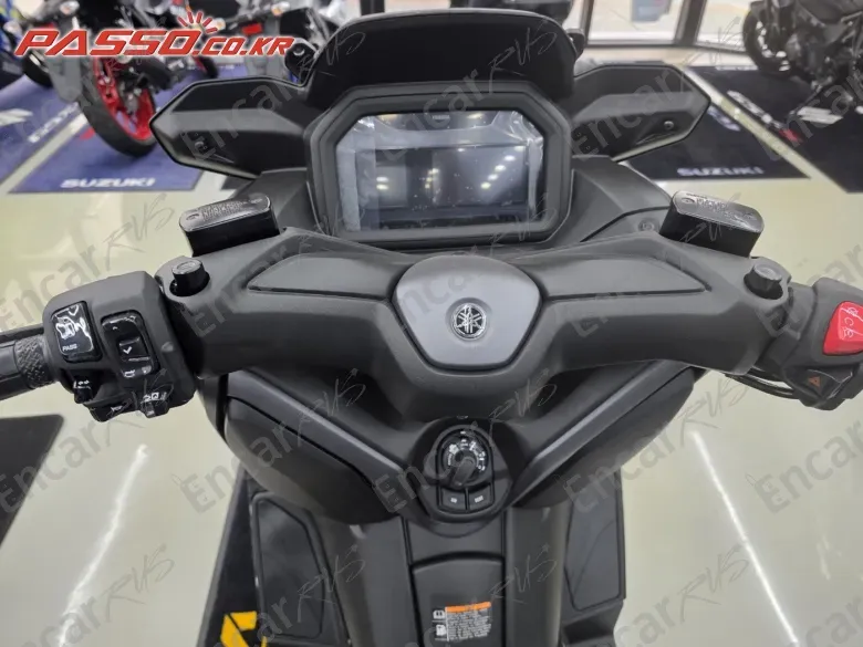 YAMAHA X MAX 300 ABS - фото 3